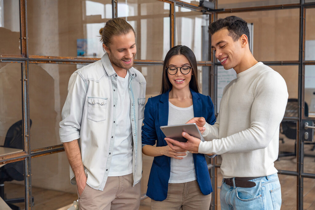 three young business professionals standing togeth 2022 02 02 21 53 45 utc